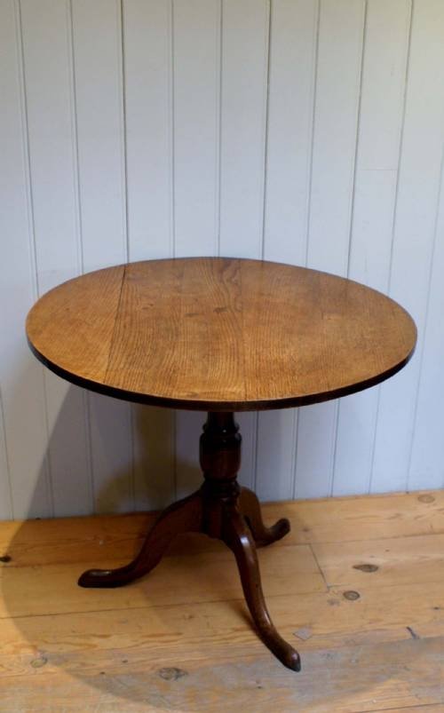 A Fine Early 19th Century Oak Pedestal Tilt Top Table